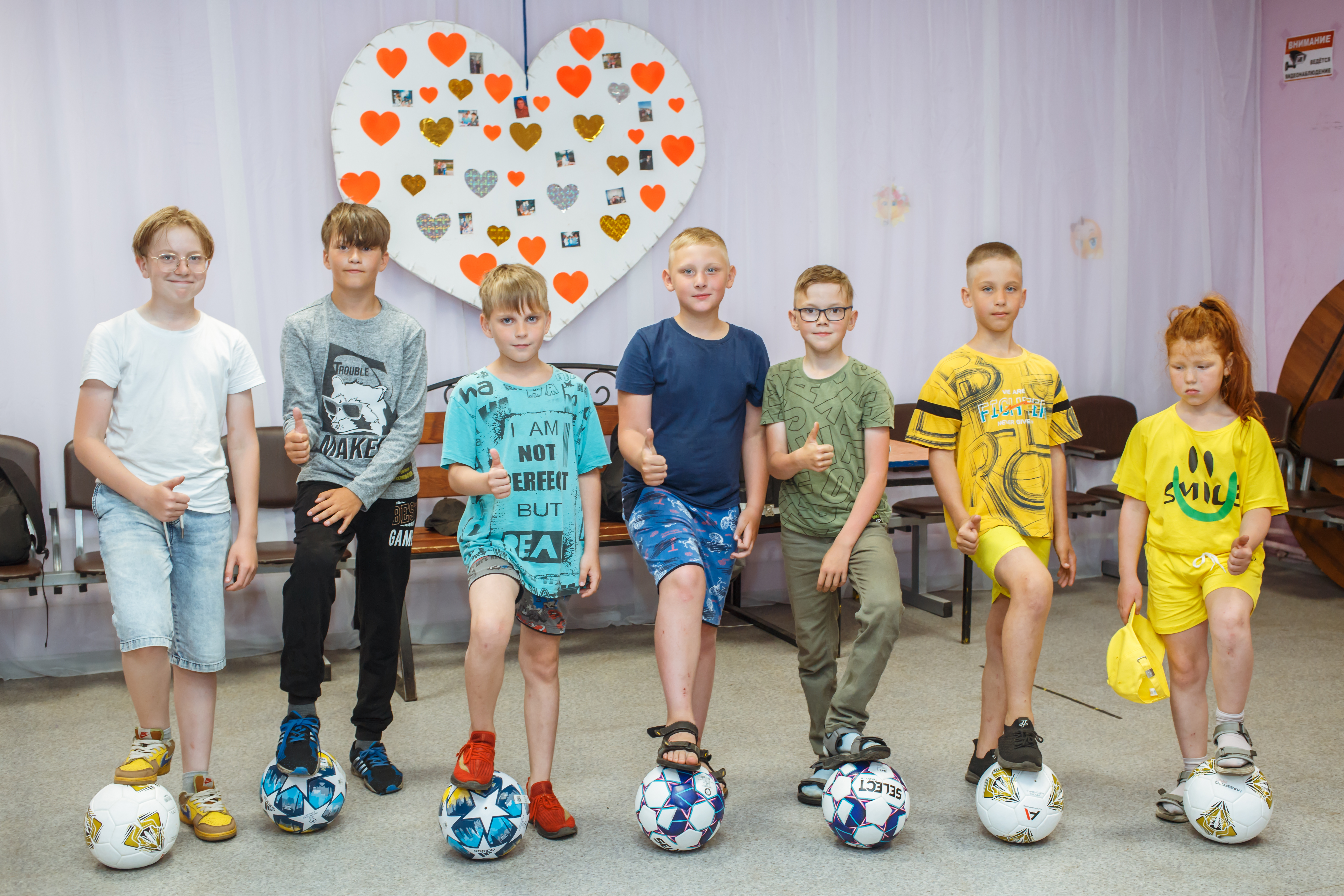 Волонтеры КПЭГ подарили футбольный спортинвентарь детям из Большого Куземкино