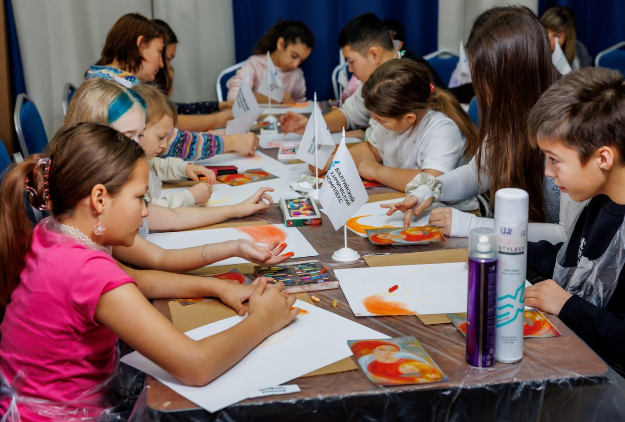 Волонтеры БХК организовали мастер-класс ко Дню матери