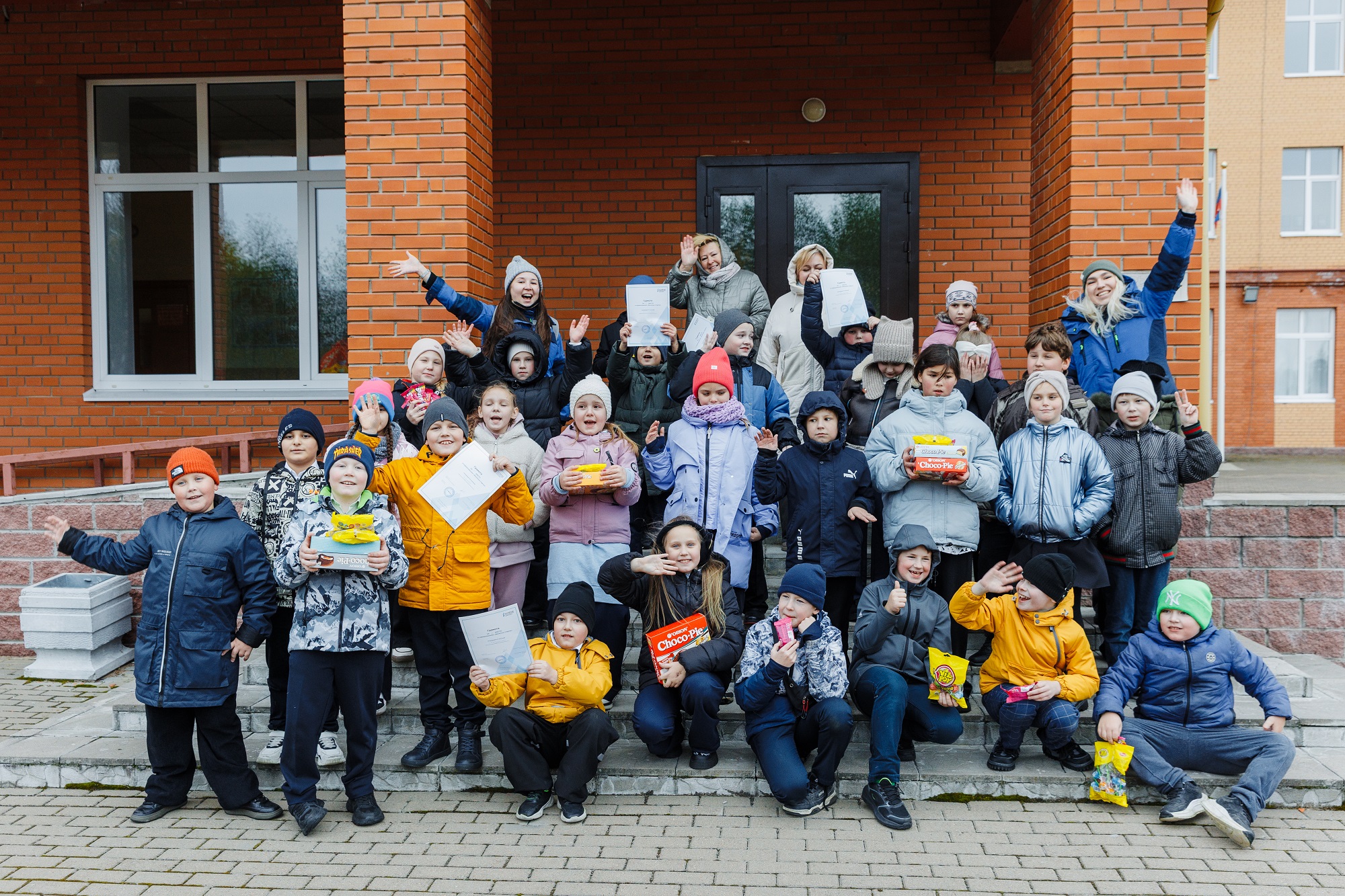 Волонтеры БХК провели для усть-лужских младшеклассников эстафету в честь окончания первой четверти учебного года