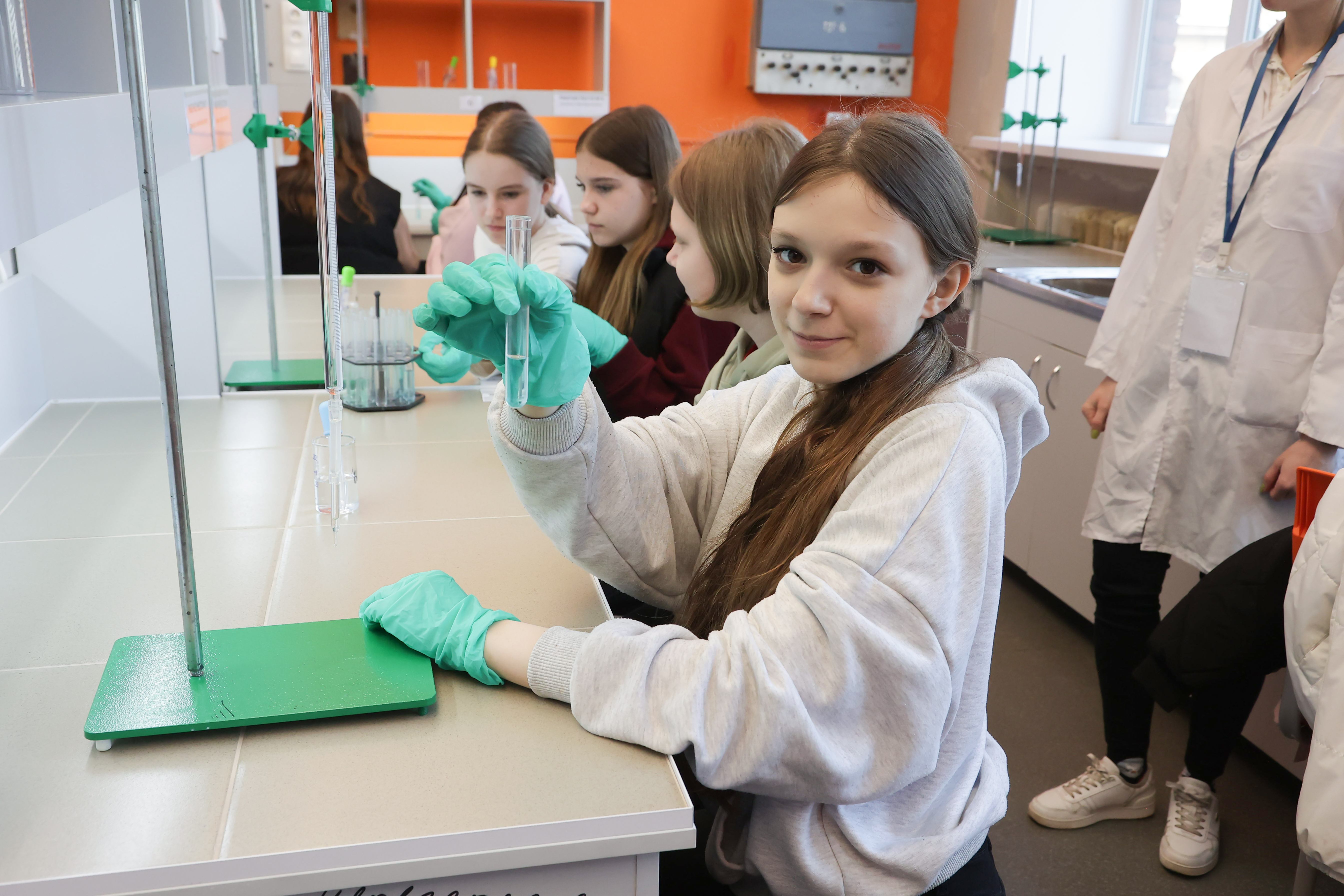 Волонтеры БХК организовали поездку усть-лужских школьников в Санкт-Петербургский технологический институт